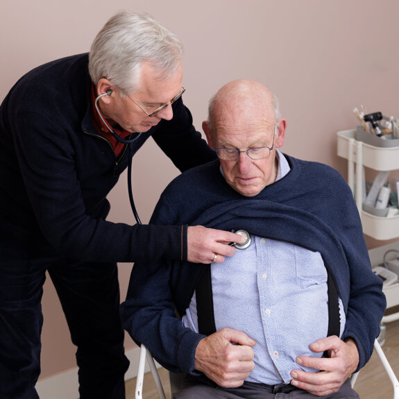 Oudere patient stethoscoop.jpg